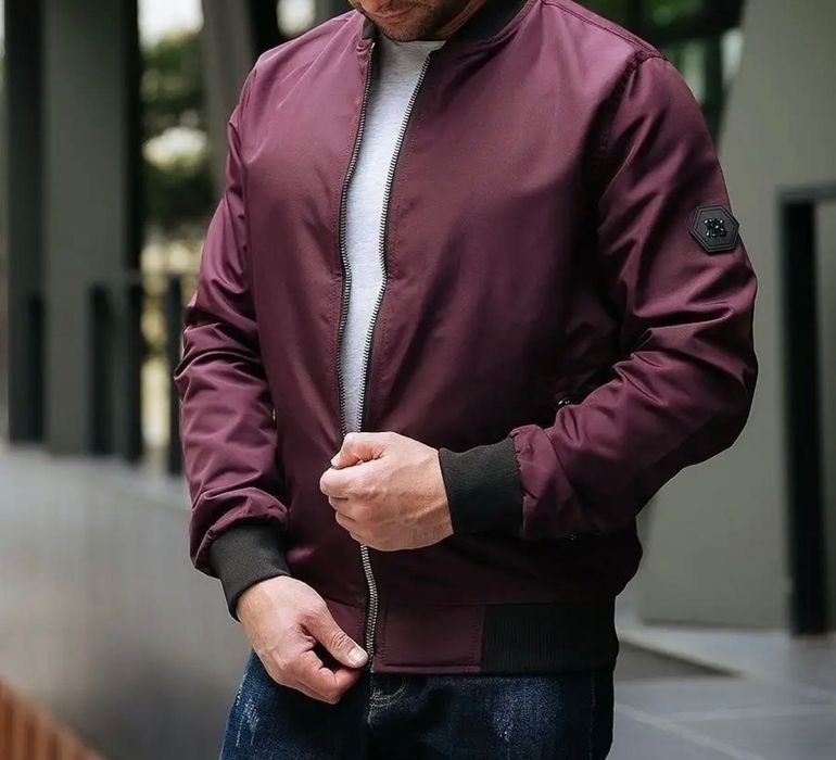 Продам новый мужской бомбер размер 52-54 сезон весна-лето Бордовый