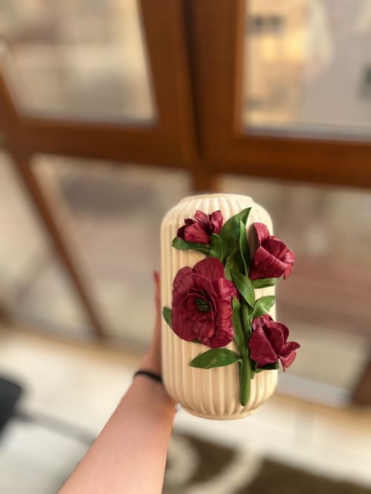 Vaza decorata cu lut