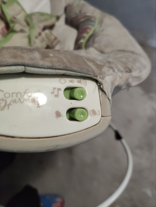 Продавам бебешки шезлонг люлка с батерии