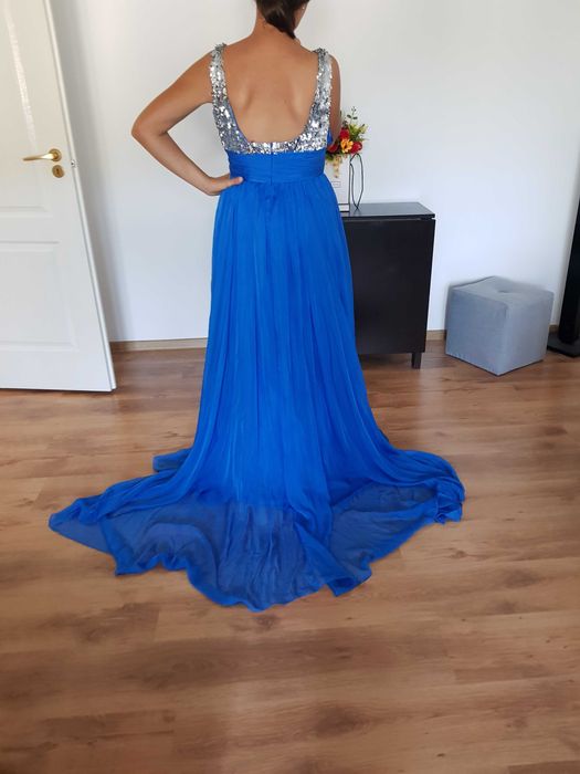 Rochie moderna cu trenă