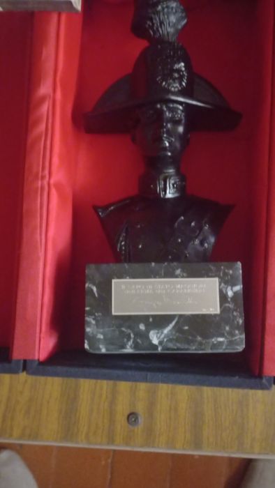 Бюст Карабинера продаётся