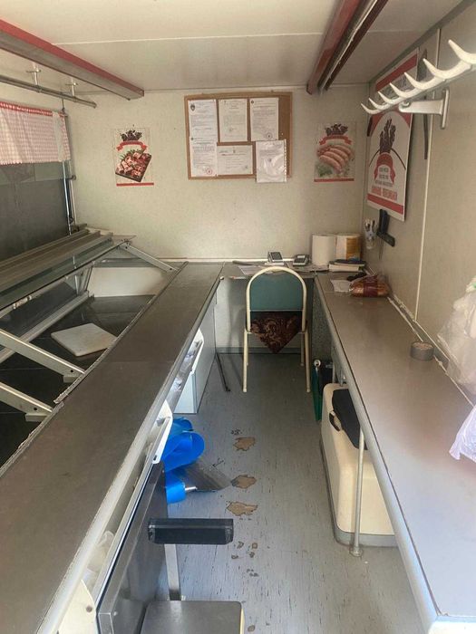 autoutilitara speciala cu vitrina frigorifica