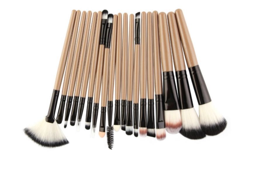 Комплект от 18 професионални четки за грим