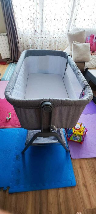 Детска кушетка за новородено.