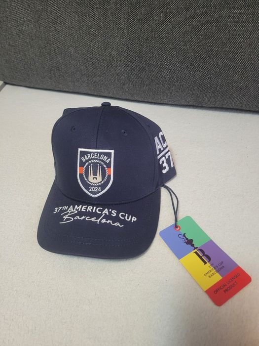 Sapca BARCELONA  noua cu eticheta