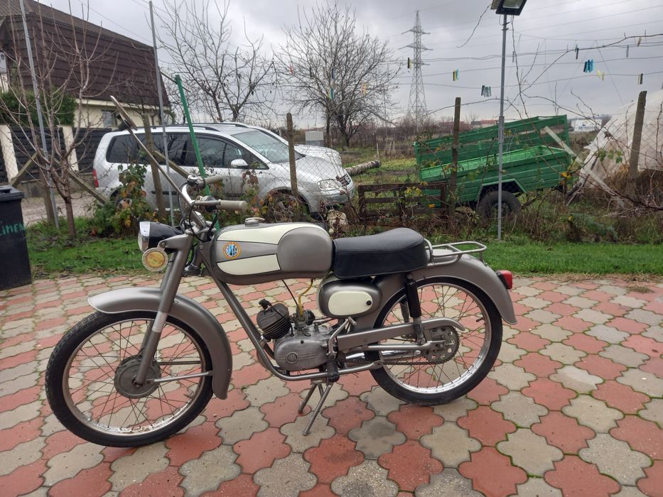 Vând motocicletă de colecție