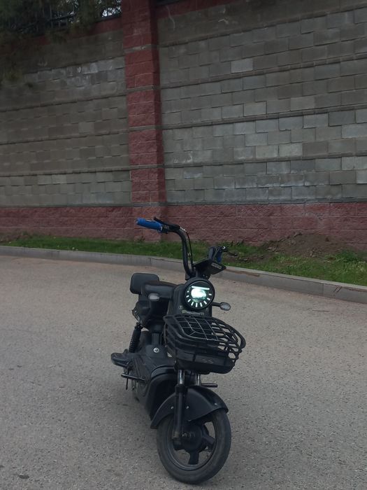 Продам скутер HANIU обмен на айфоны есть