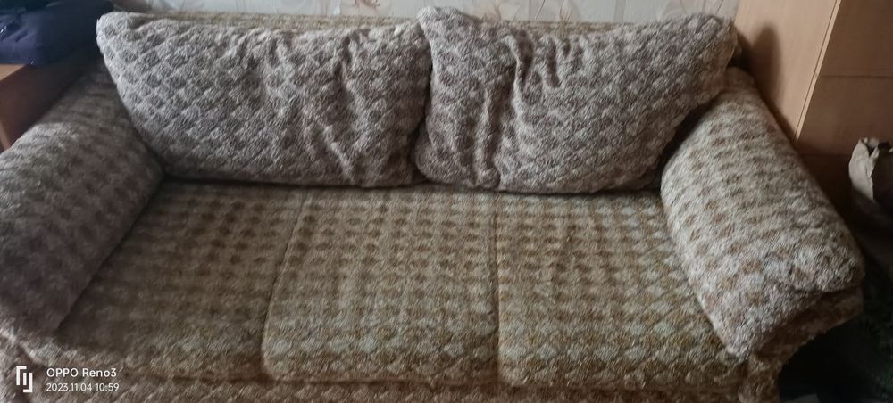 Продам диван.. Расклад книжка