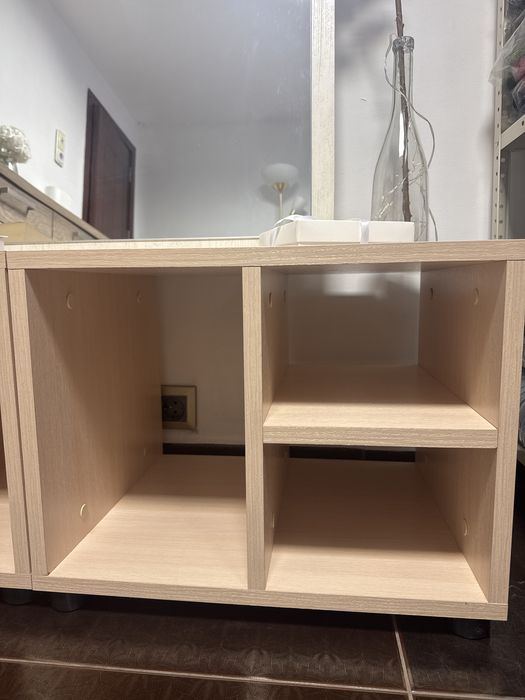 Огледало + две отворени шкафчета