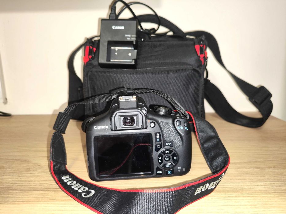 Cannon  EOS 2000d +обектив 18-55+ професионална чанта!