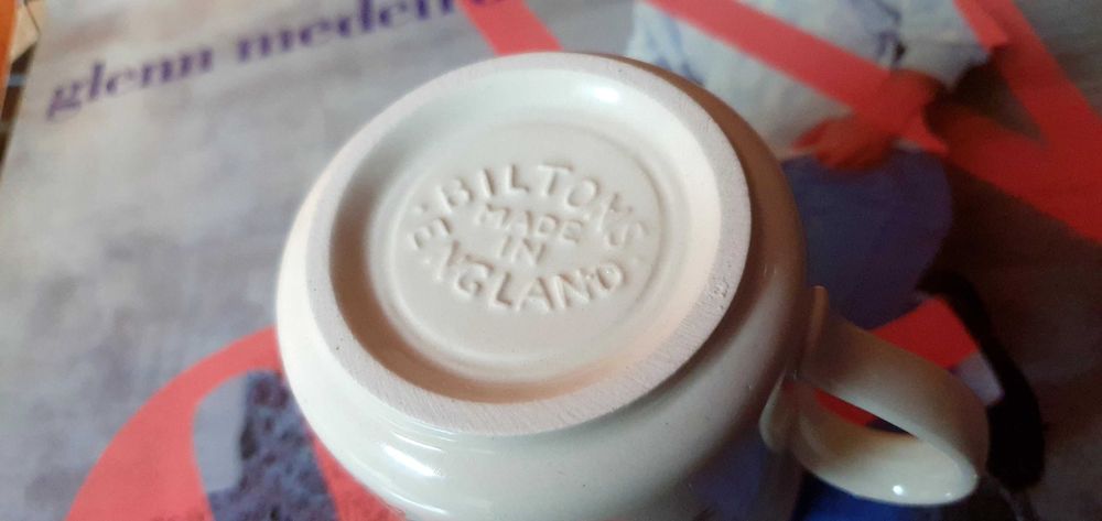 Английски сервиз чай и десерт чисто нов не е разопакован 5 части