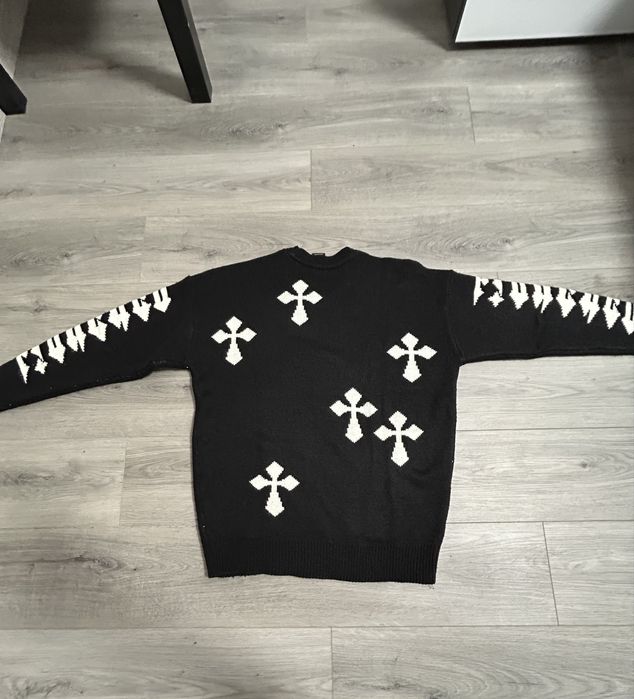 Pulover subtire negru cu cruci baggy fit