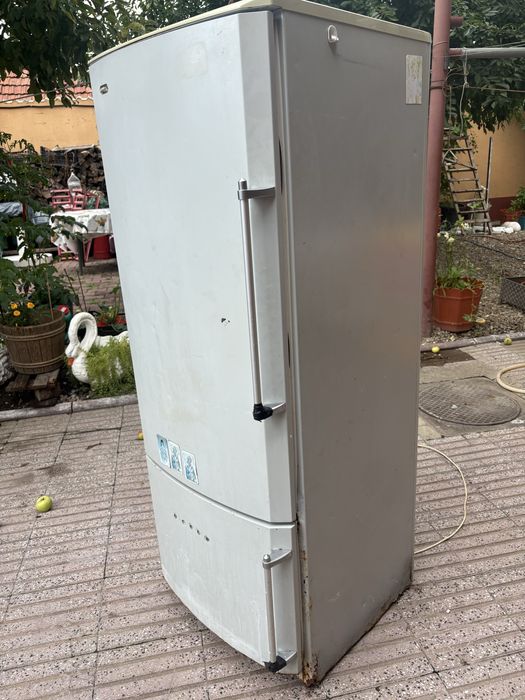 Frigider cu doua usi pret.820 lei.