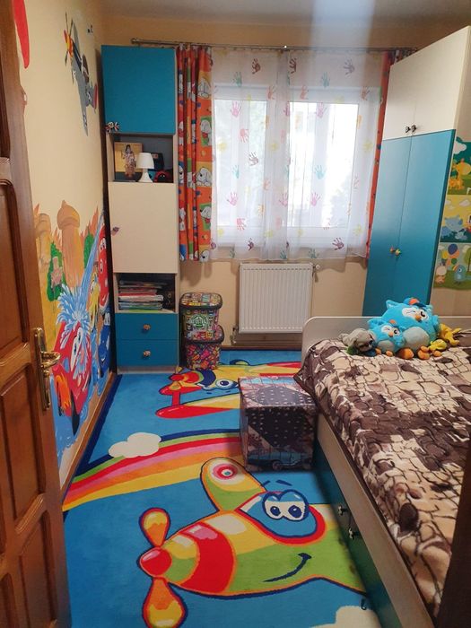 Mobila dormitor copii,  covor, perdele și draperii