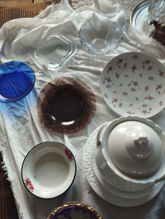 Тарелки посуда  чашки