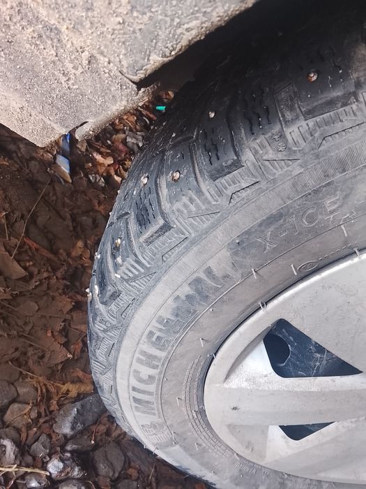 Продам пару зимних шин