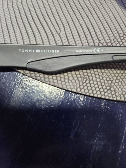 Слънчеви очила TOMMY HILFIGER