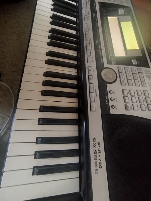 Синтизатор уамаха 740