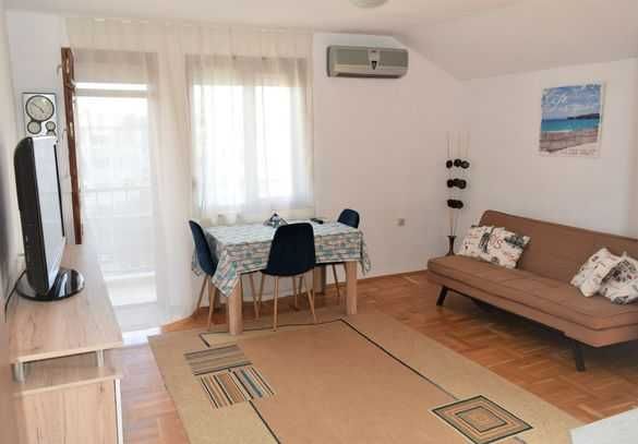 Дава се под наем Двустаен апартамент в Бургас, Възраждане - 75 кв.м за 175 € - Снимка #16