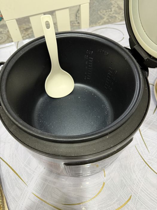 Продам мультиварку Мидеа