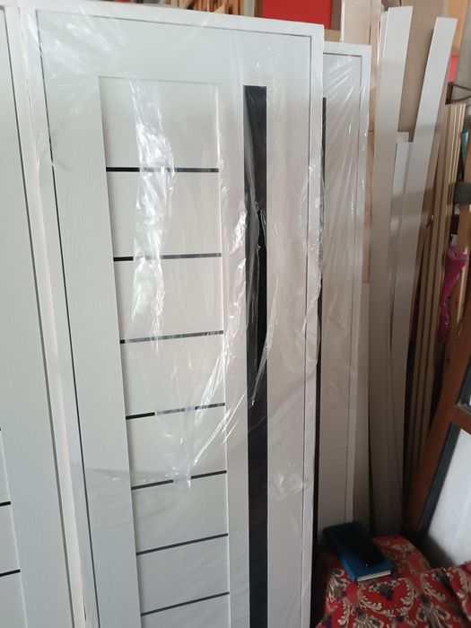 Установка двер и плинтус