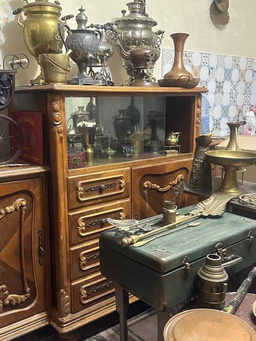 Антикварный комод, резьба, инкрустация, длина 2 метра