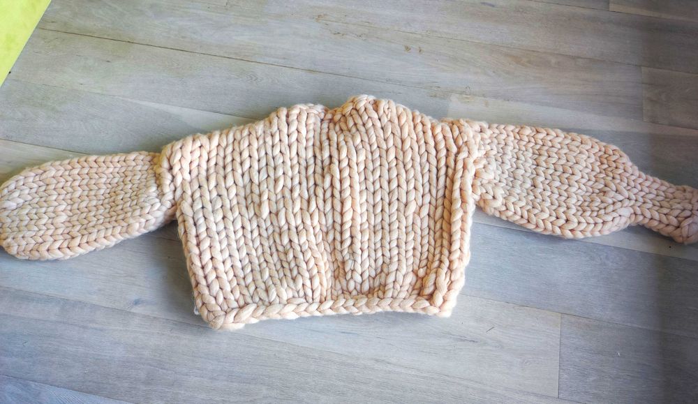 Ръчно плетено яке от мериносова вълна