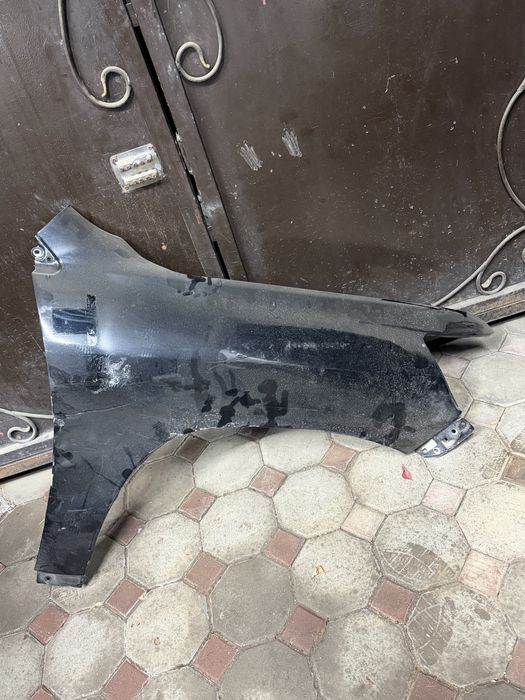 Крыло правое Land Cruiser 200