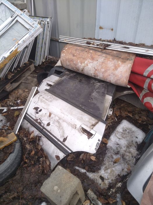 Продам двери на Субару