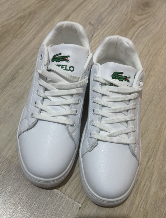 Продам новые Белые кеды