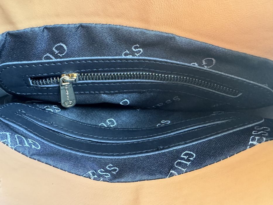 Дамска чанта Guess