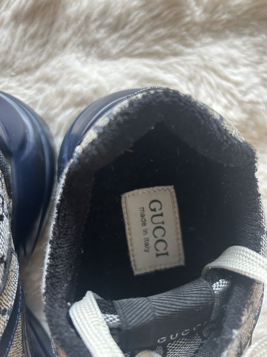 Обувки Gucci.