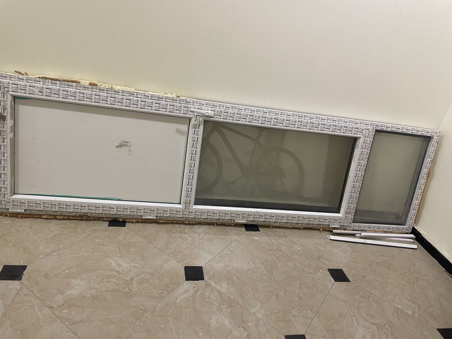 Продам пластиковую дверь