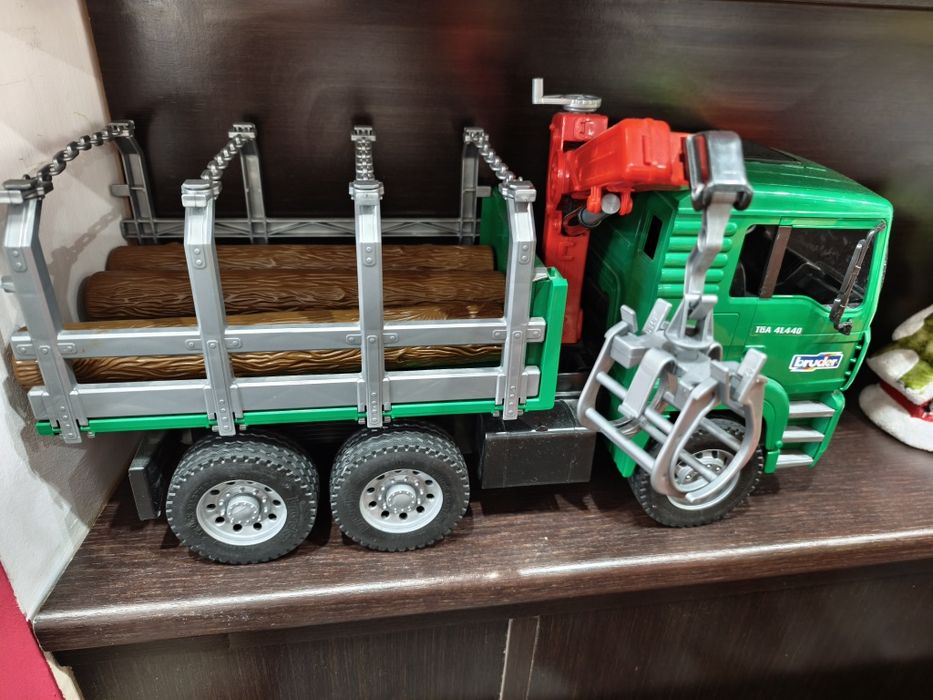 Camion de bușteni bruder