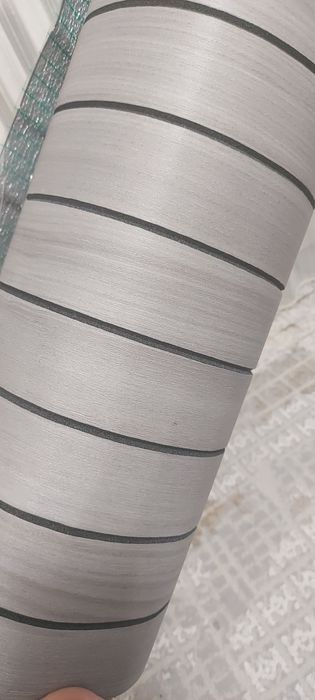 Продам самоклеящиеся обои (лувр)