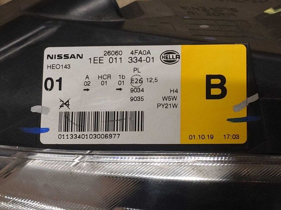 Фар за Нисан е-нв200 в добро състояние