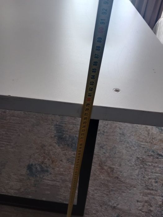 Продам стол для гостинной