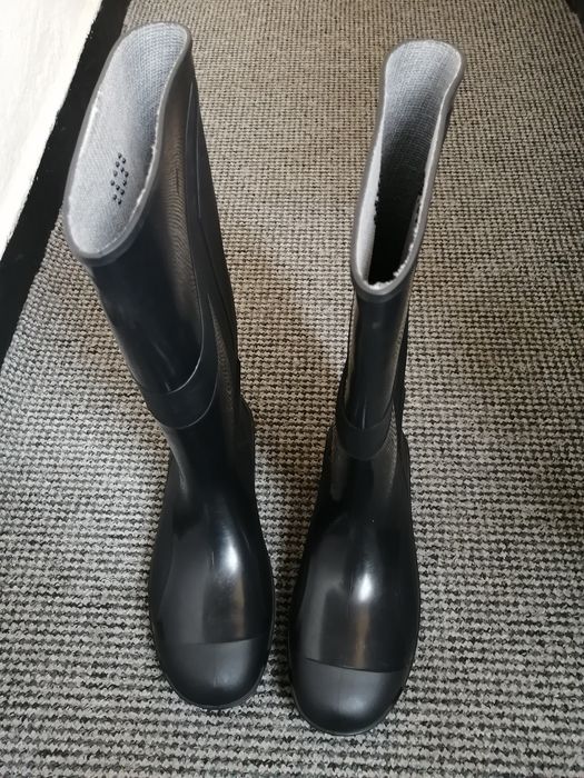 Продавам  ботуши