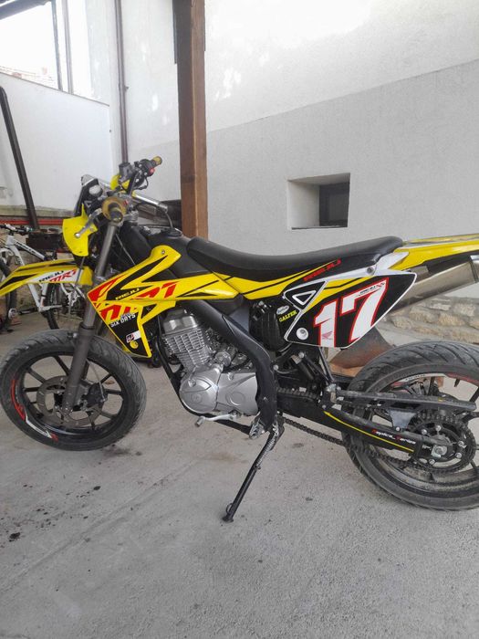 Vând motocicletă Enduro