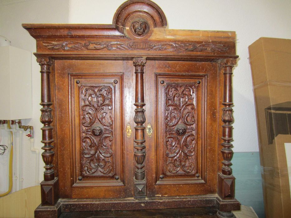 2 Dulapuri sculptate vechi de colectie circa 1850