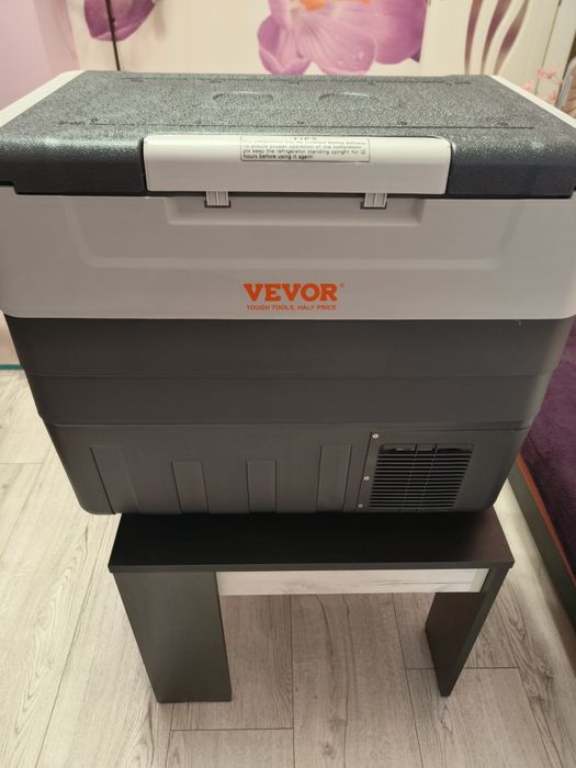 Хладилник фризер 55 литров