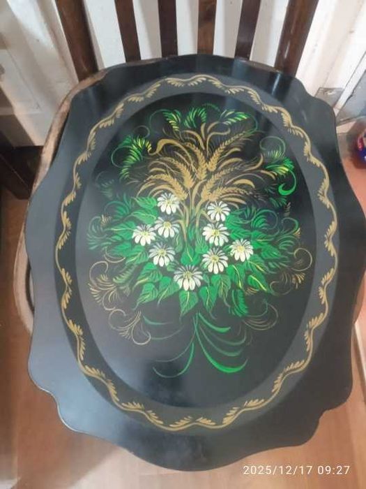 Поднос металлический .