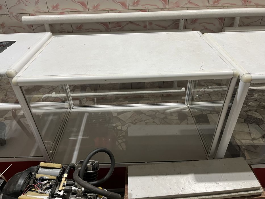 Продам витрины б/у недорого