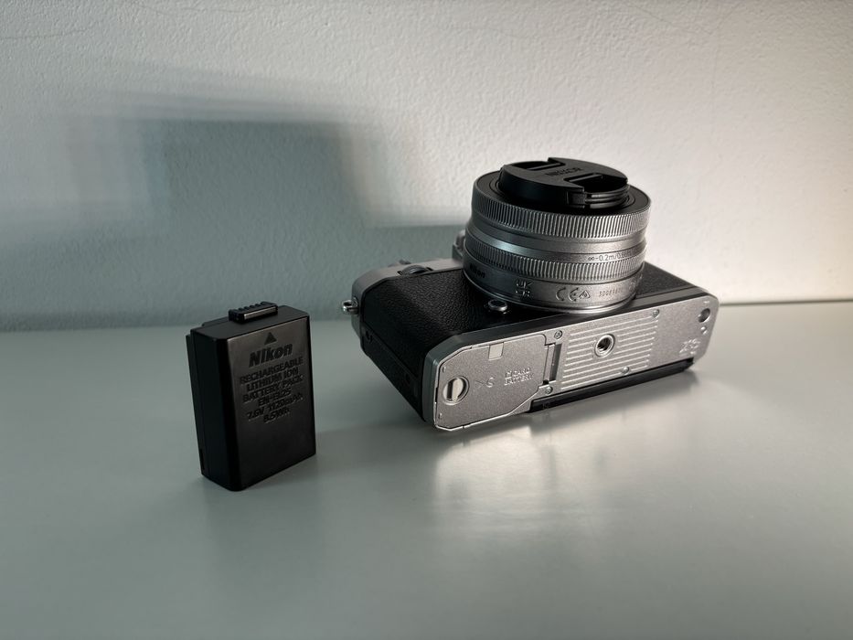 Aparat foto mirrorless Nikon Z fc + obiectiv NIKKOR Z DX 16-50 VR + Blitz Nissin Di466