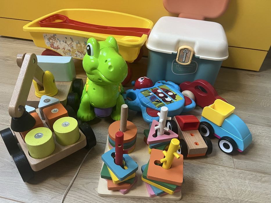 Продавам сет дървени / занимателни играчки / конструктор