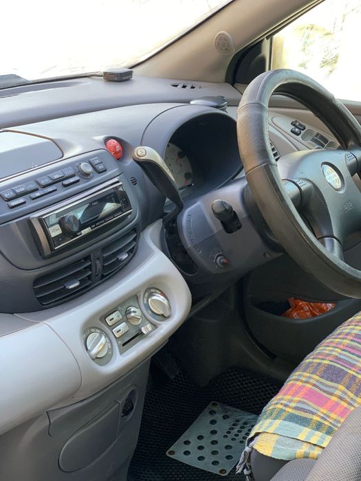 Продам Ниссан Тино 1999