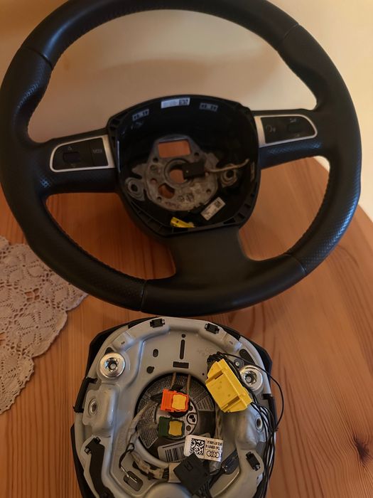 Продава се волан за  Audi a4 B8