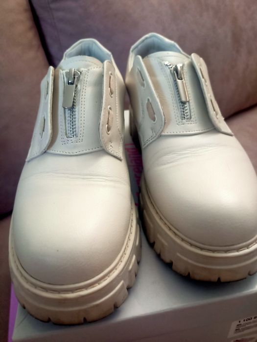 Бежови обувки с грайфер