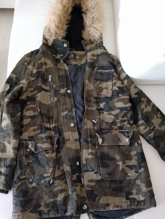Vând  haina parka,sport/fashion, că noua, produs calitate.