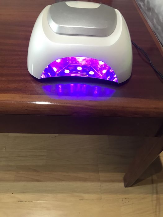 Професионална лед лампа за гел лак